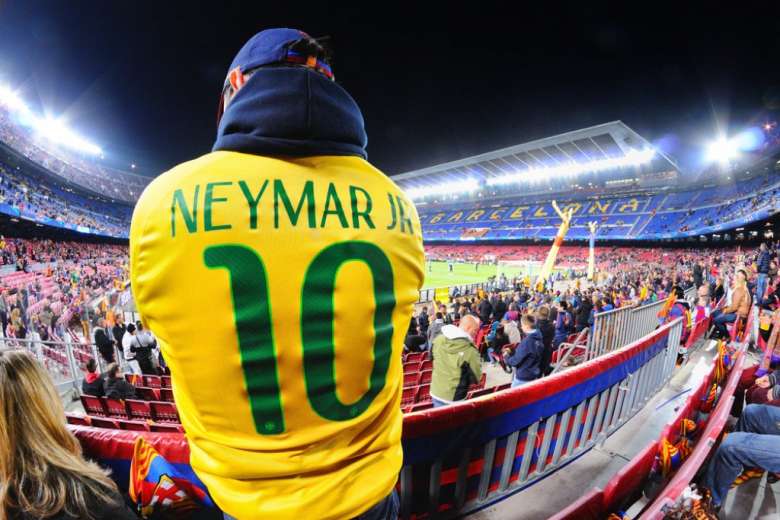 Neymar-Szurkolo-Barcelona-001