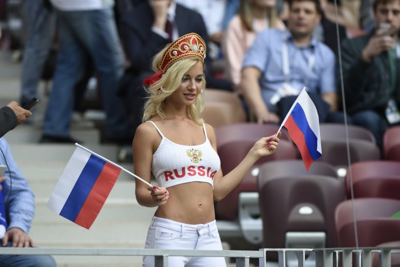 Orosz szurkoló lány