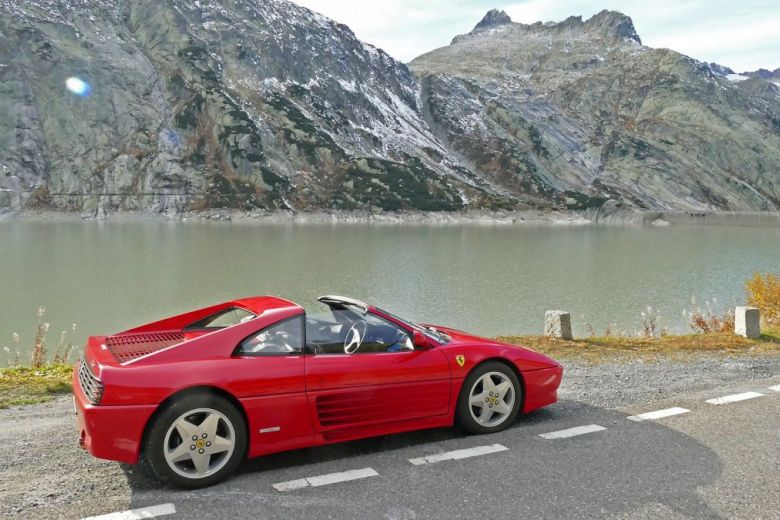 Svájci Alpok és Ferrari