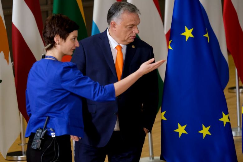 Orbán Viktor EU zászló