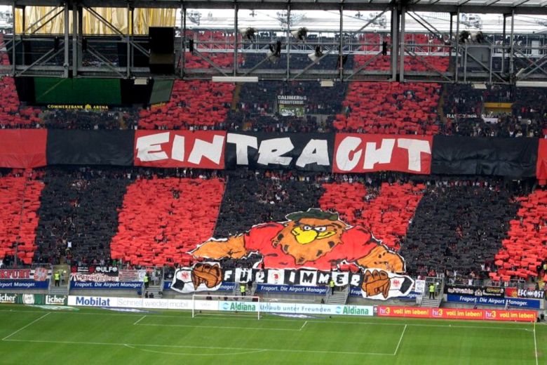 Eintracht Frankfurt szurkolok 001 v2