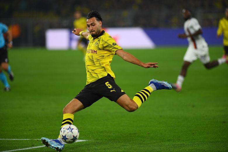 Ramy Bensebaini - Borussia Dortmund 001