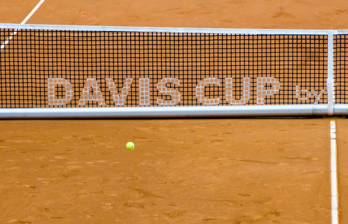 Davis Kupa 002 Davis Kupa-meccs hálórészlete és labdája (Fotó: Emilija Miljkovic / Shutterstock.com)